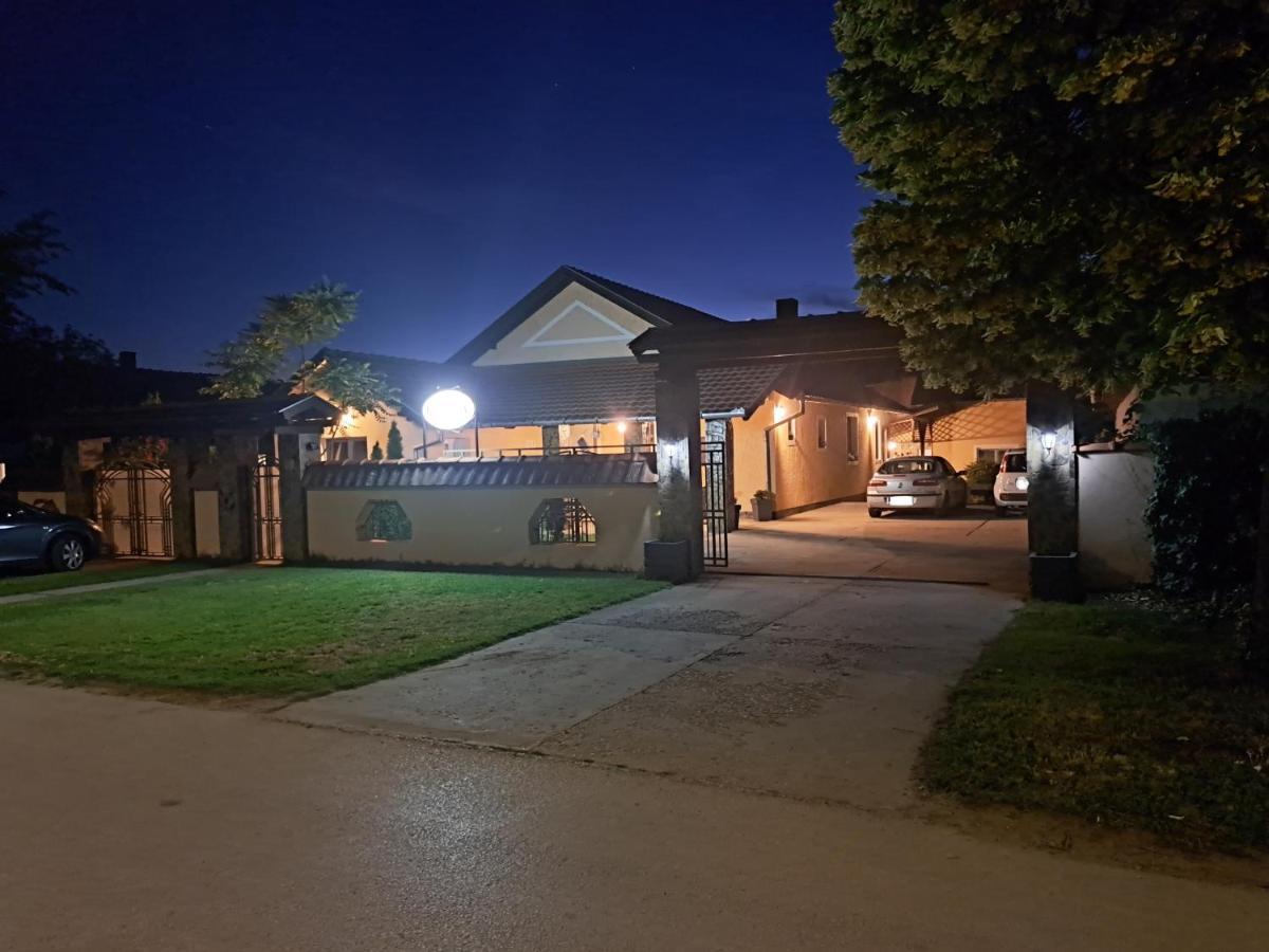 Palić Guesthouse Kristina מראה חיצוני תמונה