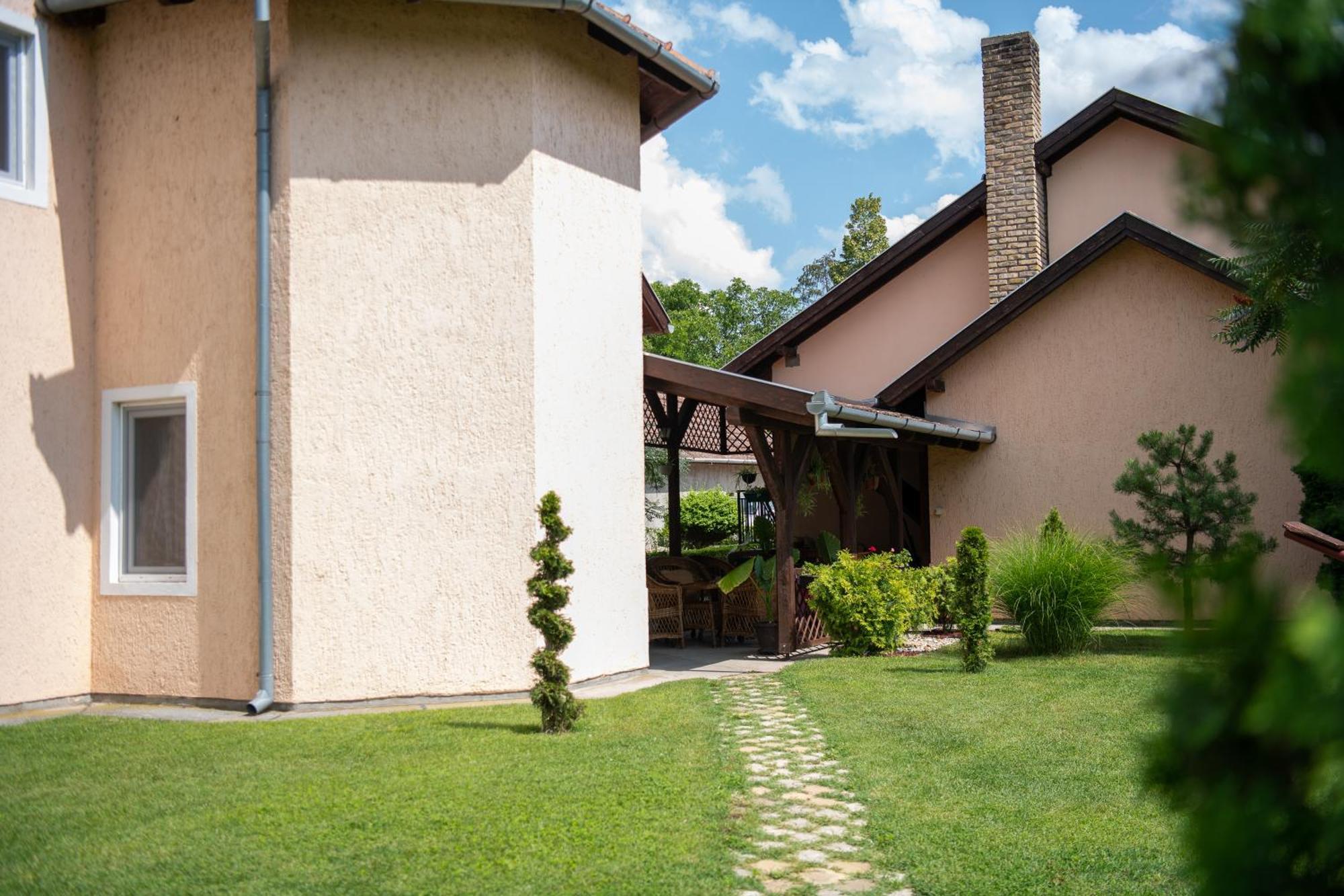 Palić Guesthouse Kristina מראה חיצוני תמונה
