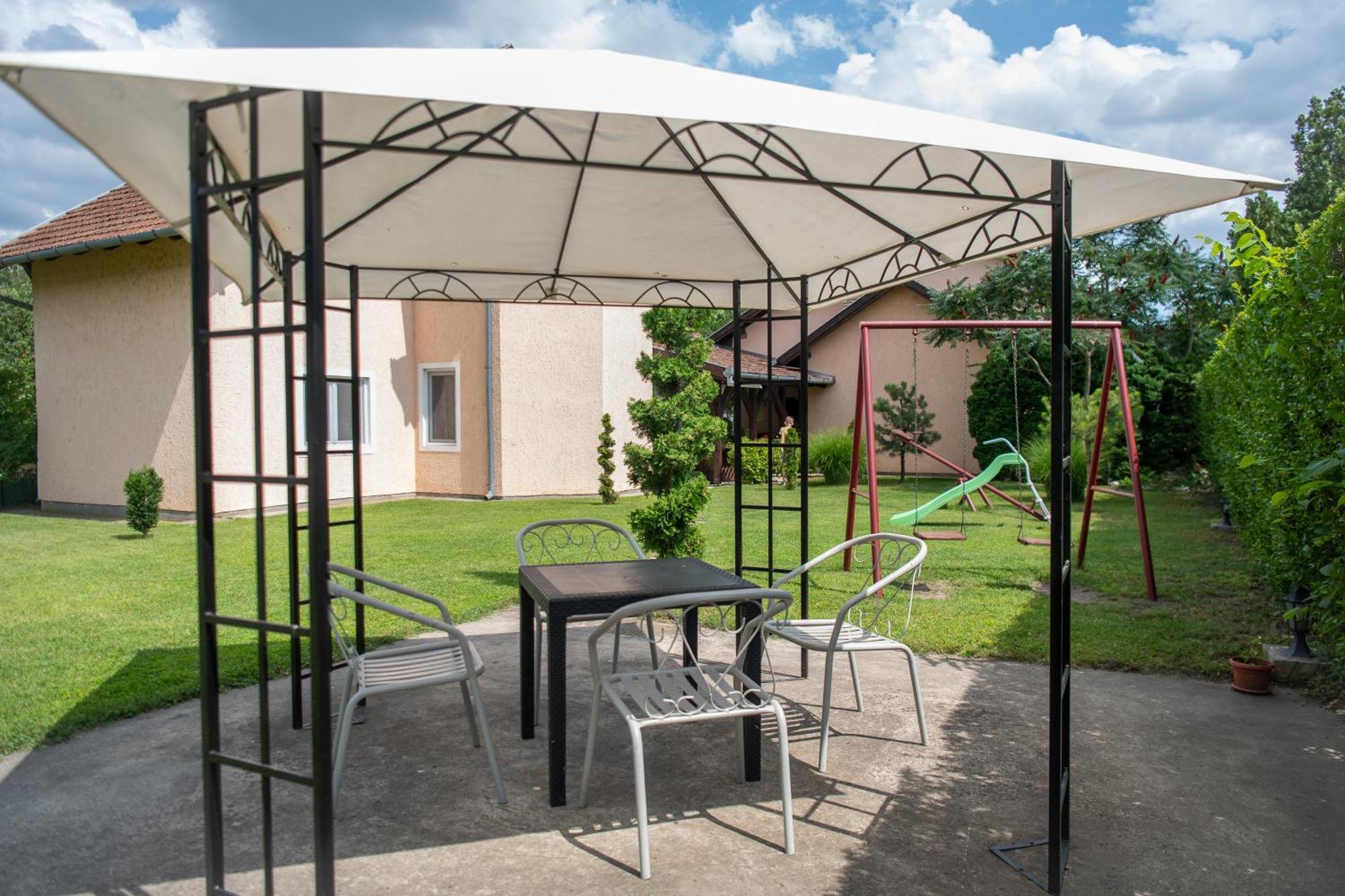 Palić Guesthouse Kristina מראה חיצוני תמונה