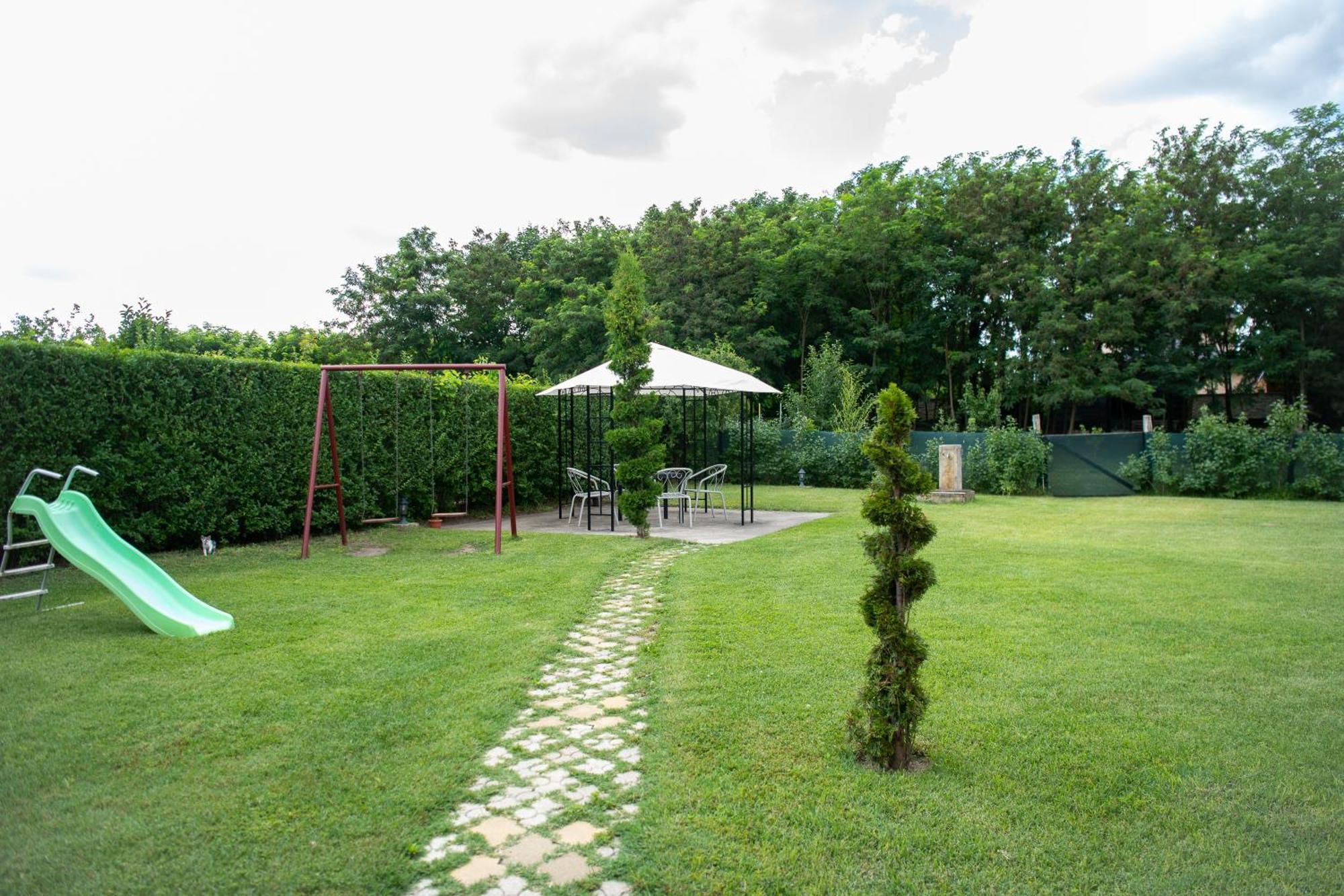 Palić Guesthouse Kristina מראה חיצוני תמונה